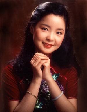 邓丽君雕塑：碑雕艺术的独特展现