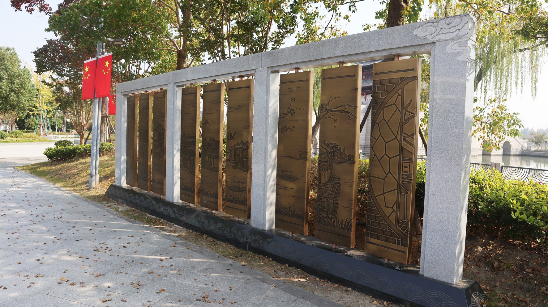 文物铜雕景墙：青浦环城水系的点睛之笔